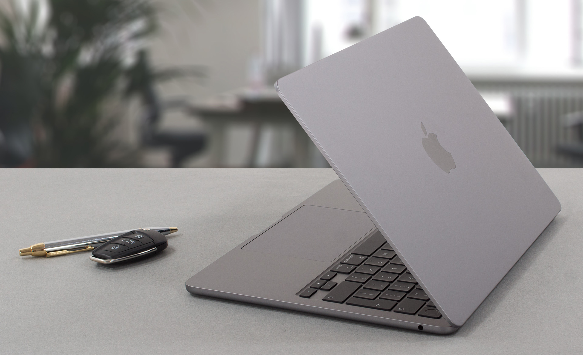 Read more about the article MacBook Air M2 Review – Sleek, Powerful & Ultra‑Portable